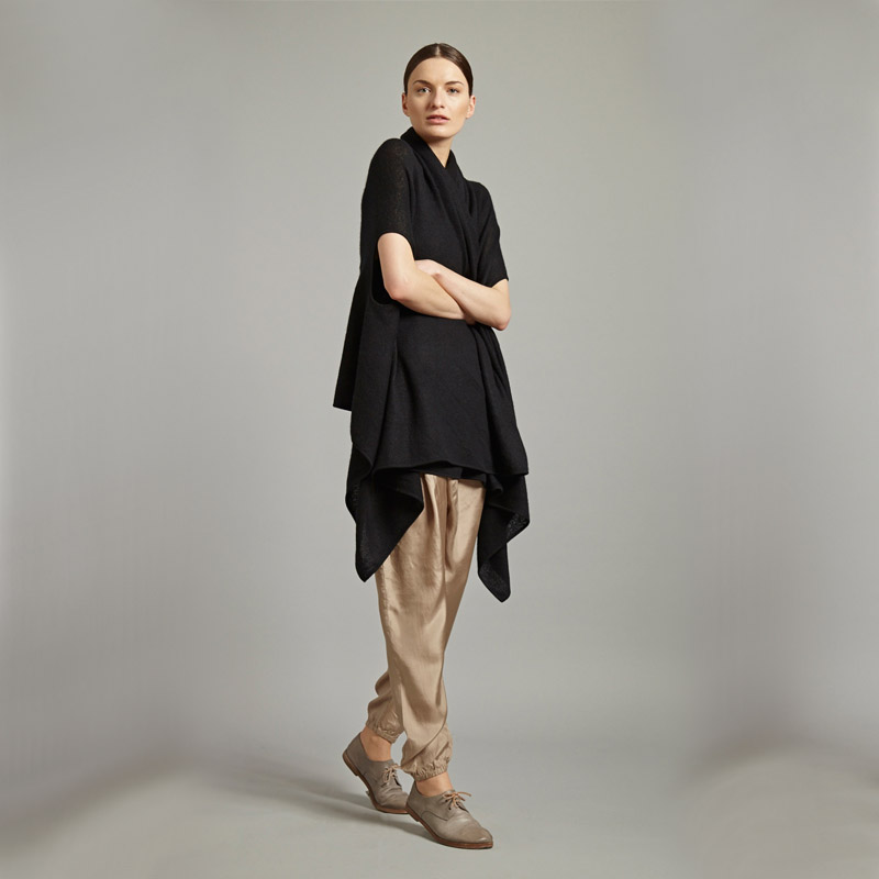 Oyuna Cashmere Mandu Sleeveless Wrap Black
